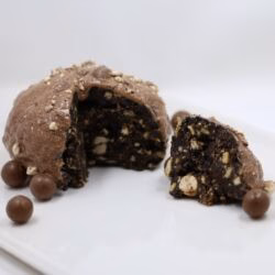 Photo of a dark brown cake with brown frosting